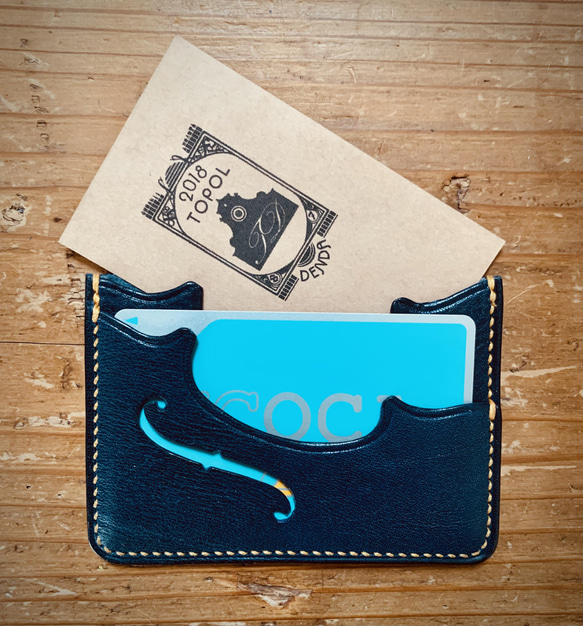 手縫いの革のパスケース『f-violino Topolino20』 