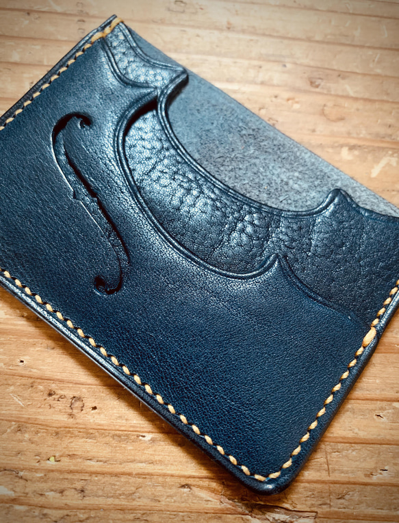 手縫いの革のパスケース『f-violino Topolino20』 