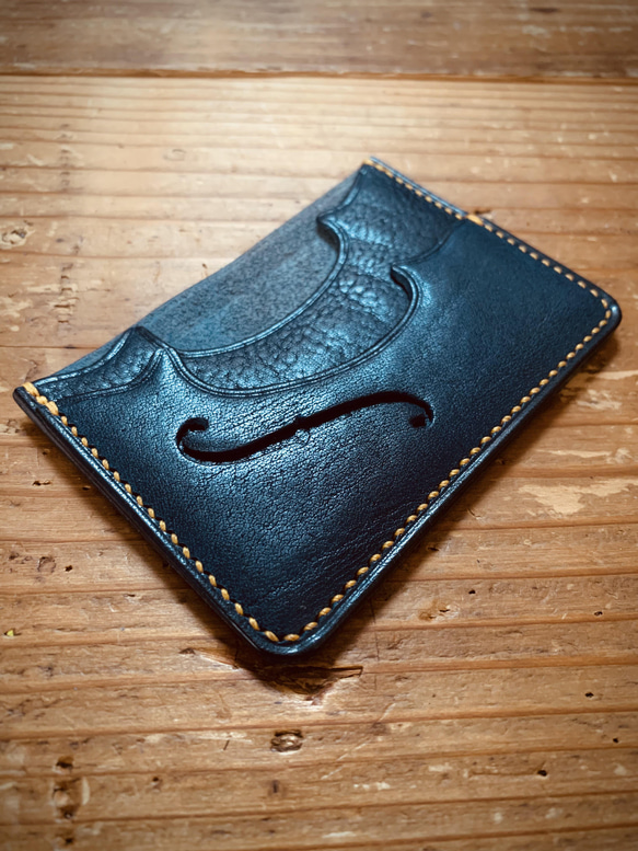 手縫いの革のパスケース『f-violino Topolino20』 