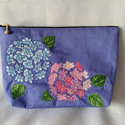 紫陽花刺繍のポーチ 1枚目の画像