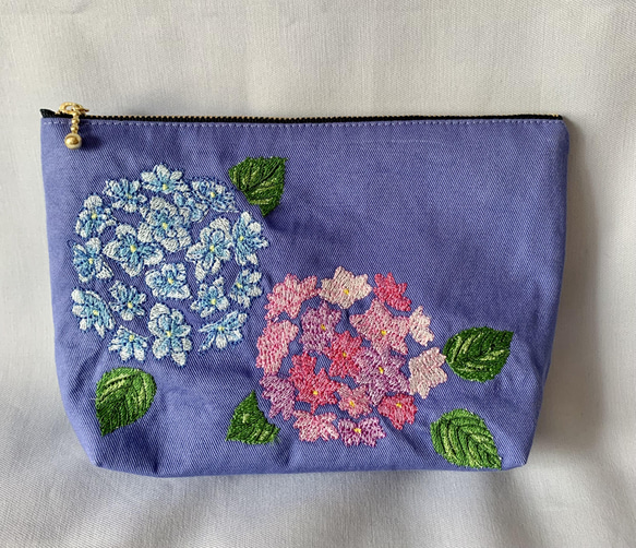 紫陽花刺繍のポーチ 1枚目の画像