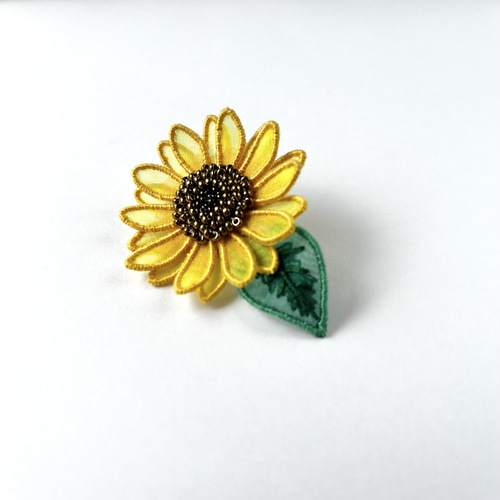 週末特価)立体刺繍 リースブローチ imgrc0096897310.jpg