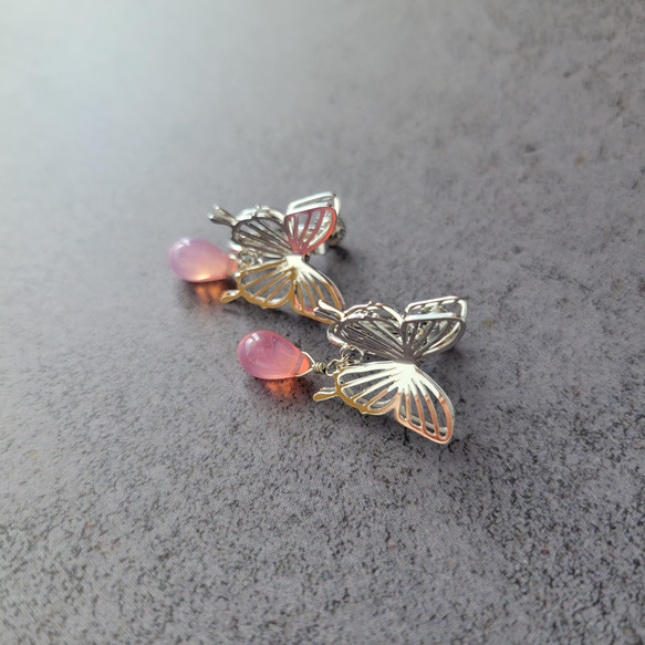 銀の羽根　蝶々のシルバーイヤリング/ピアス　ストロベリーピンクのチェコビーズ 12枚目の画像