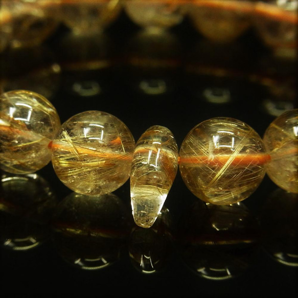 【神秘の守り石】現品一点物 ゴールドルチルクォーツ ブレスレット 勾玉 ルチル 金針水晶 数珠  ギフトセット付 天然石 5枚目の画像