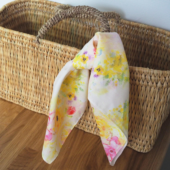 也可用作圍巾的手帕（54 厘米）“粉彩花朵綻放” 第2張的照片