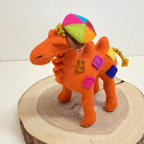 ラクダ(羊毛フェルト)ホワイト ラクダ(羊毛フェルト)ホワイト らくだ色