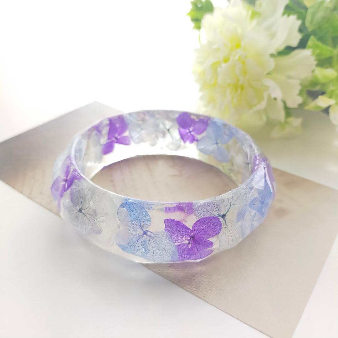 ブルー系〜色を選べる紫陽花バングル〜　アジサイ　ブルー　バングル　クリア　レジン　ハーバリウム　ドライフラワー　透明