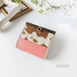 【お札が折らずに入る本革ミニ財布】 ホルスタイン柄ハラコ / 大人のための、上品ピーチピンク　ご褒美ギフト　二つ折り財布 1枚目の画像