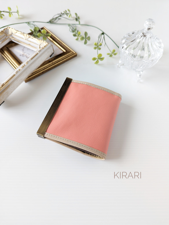 【お札が折らずに入る本革ミニ財布】 ホルスタイン柄ハラコ / 大人のための、上品ピーチピンク　ご褒美ギフト　二つ折り財布 4枚目の画像