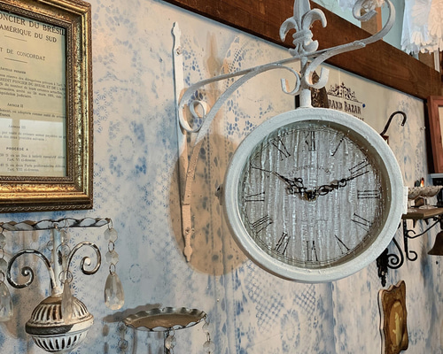 アンティーク 壁掛け時計 アンティークな部屋/ 両面式 壁掛け時計（回転型） ウォールクロック