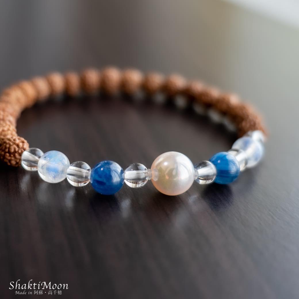 【美と健康・恋愛・勇気のお守り！レア・希少！極小4mm5mm6mm】あこや真珠×ムーンストーン×カイヤナイト ルドラクシ