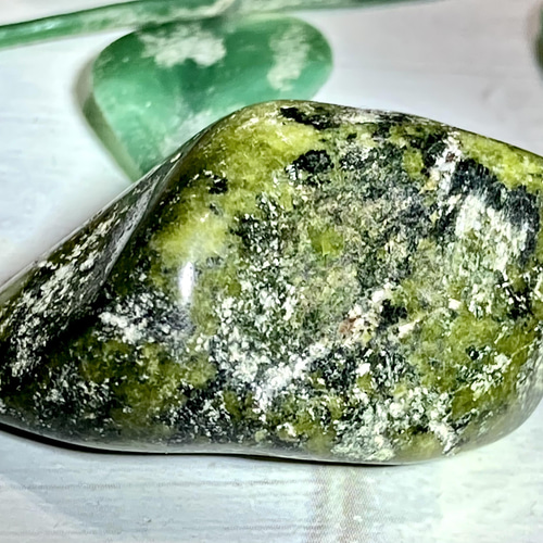 ☆限定オンリー1☆金運スペシャル【サーペンティン『蛇紋石』蛙彫刻