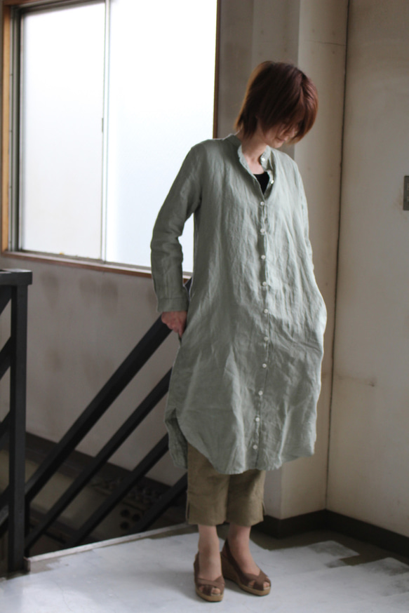 【春SALE！】スタンドカラーlong shirt/ロングシャツ ベラルーシリネン　チャコール 3枚目の画像