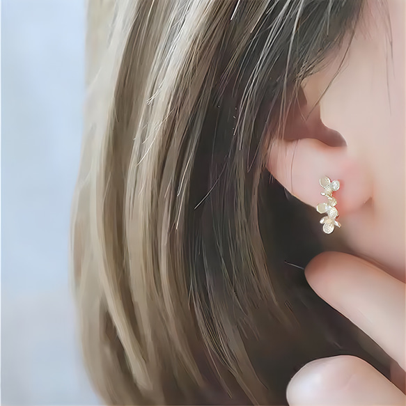 新作　シンプル　18K　高品質　繊細　上品　大人女子　花びら　フラワー　人気　シルバー925　フープピアス 6枚目の画像