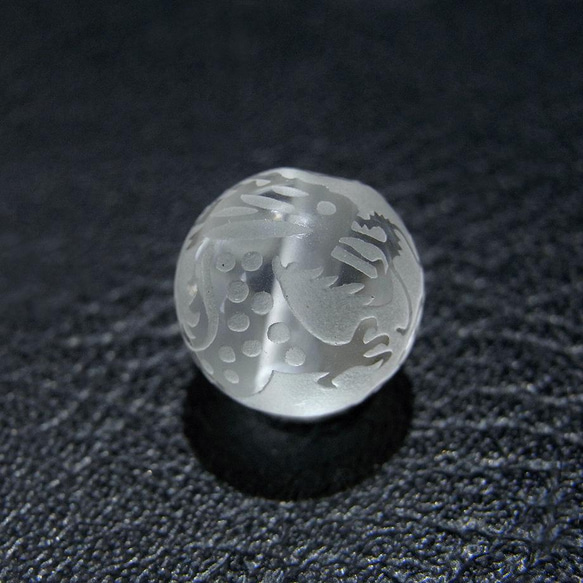 [beads177] サンドブラスト・ビーズ・水晶（龍）10mm 3個 1枚目の画像