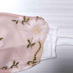 【送料込み】不織布マスクカバー  くすみピンク マーガレット刺繍    　肌に優しい 3枚目の画像