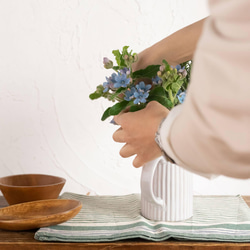 【花瓶&フレッシュハーブ】陶器マグ、ブルースターとハーブの花束セット キッチンクロス  高さ28cm 2枚目の画像