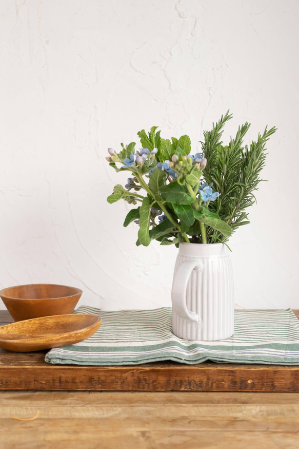 【花瓶&フレッシュハーブ】陶器マグ、ブルースターとハーブの花束セット キッチンクロス  高さ28cm 1枚目の画像