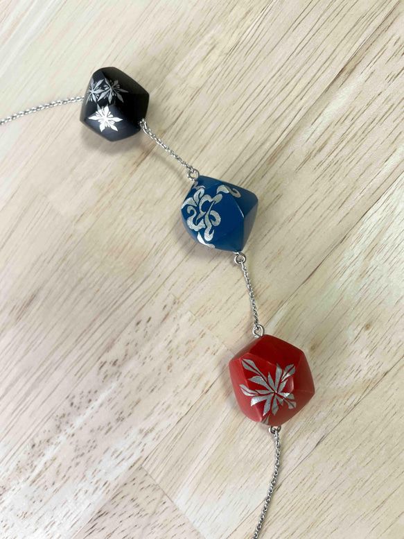 拭き漆ネックレス『空の礫（つぶて）』 3枚目の画像