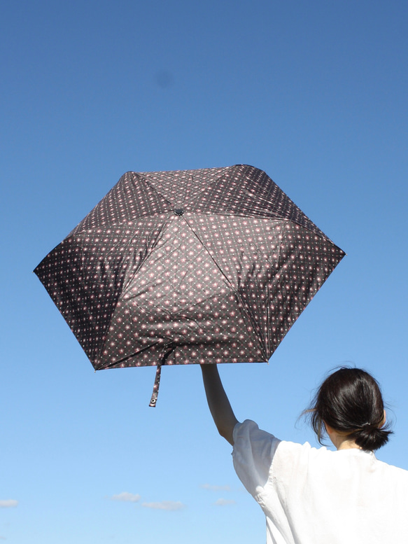 竹の折りたたみ傘 レトロフラワー 紫外線99.9%カット 晴雨兼用 日傘 雨傘 2枚目の画像