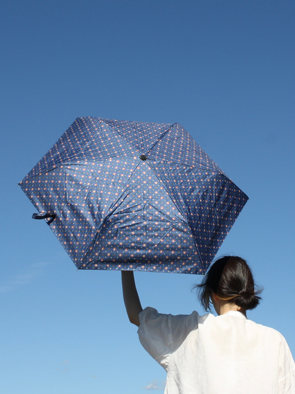 竹の折りたたみ傘 レトロフラワー 紫外線99.9%カット 晴雨兼用 日傘 雨傘 3枚目の画像