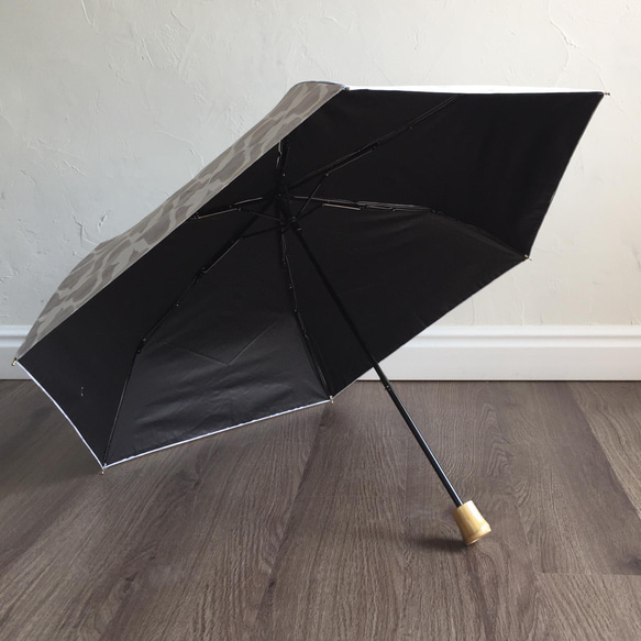 UVカット折りたたみ傘 バード ライトグレー 紫外線99.9%カット 163435 晴雨兼用 竹ハンドル 日傘 雨傘 鳥 12枚目の画像