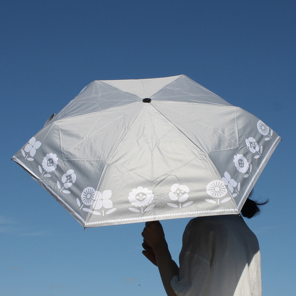 防紫外線折疊傘，花盆，灰色，花卉圖案，可阻擋 99.9% 的紫外線，晴天雨天均可，163427 遮陽傘，雨傘，竹柄 第1張的照片