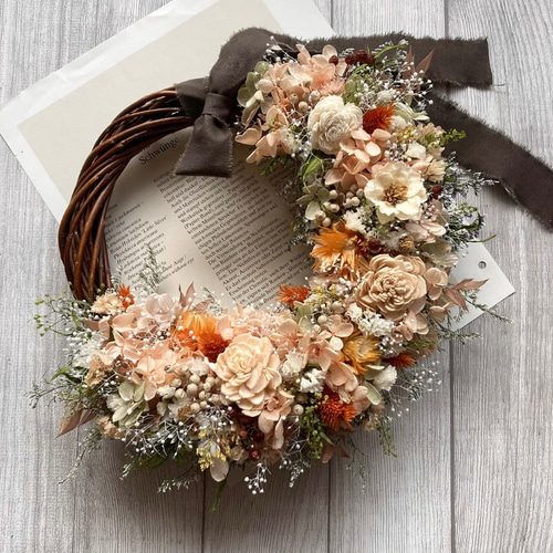 オレンジ色のアジサイと小花のリース プリザーブドフラワー ドライ