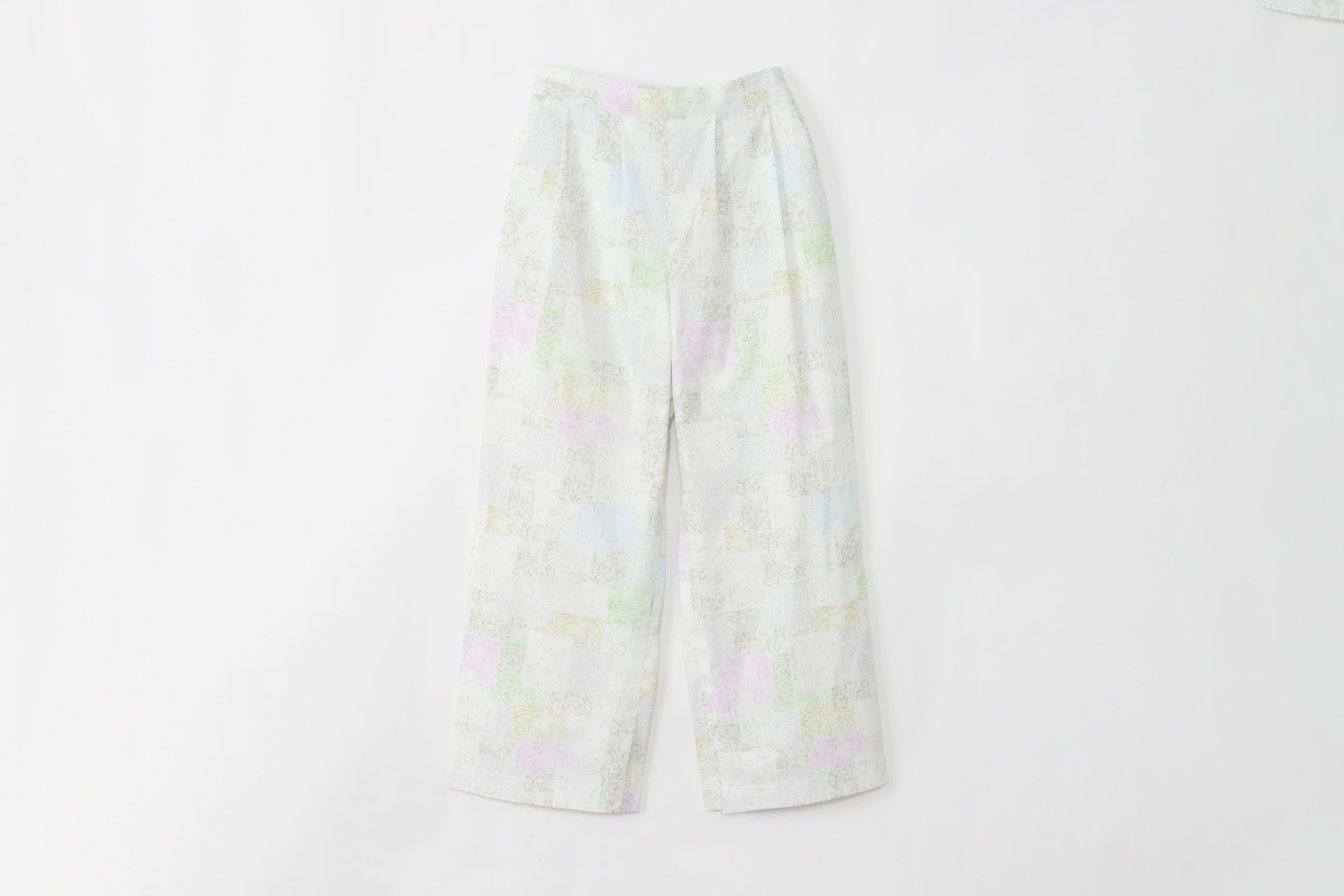 "translucent" ストレートパンツ