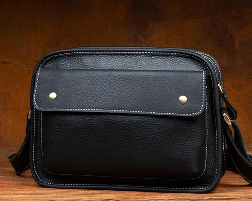 【美品】LOEVE メッセンジャーバッグ　160周年限定モデル　ショルダー 美品】LOEVE メッセンジャーバッグ160周年限定モデルショルダー