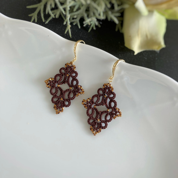 ♢♦タティングレースとビーズのダイヤ型ピアス♦♢ 5枚目の画像