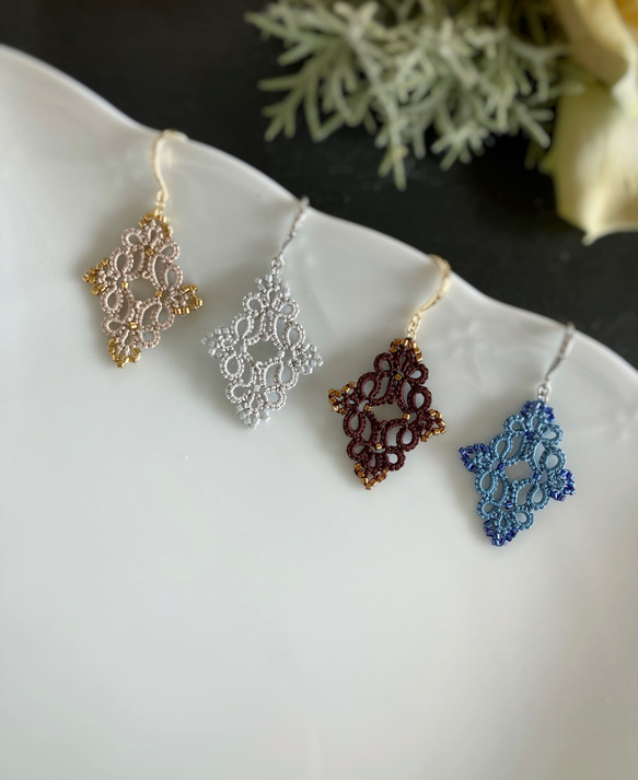 ♢♦タティングレースとビーズのダイヤ型ピアス♦♢ 1枚目の画像