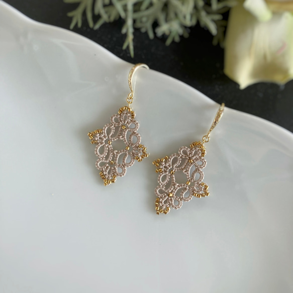 ♢♦タティングレースとビーズのダイヤ型ピアス♦♢ 3枚目の画像