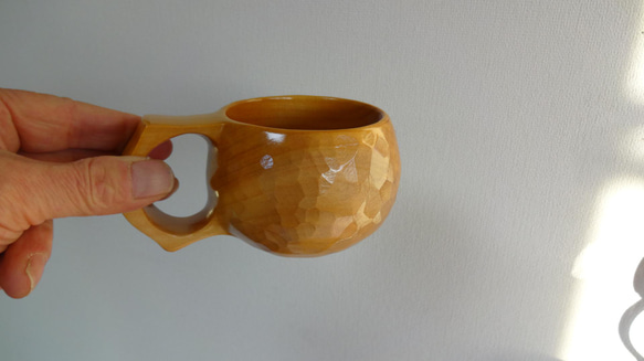 　珍しい銀杏の一木彫りコーヒーカップ。 1枚目の画像