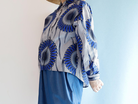 非洲印花襯衫，藍色，寬鬆的廓形，乾淨俐落，單件穿就完美的時尚造型！ 第4張的照片