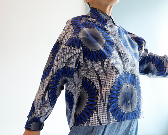 非洲印花襯衫，藍色，寬鬆的廓形，乾淨俐落，單件穿就完美的時尚造型！ 第7張的照片