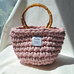 パステルピンクのバッグチャーム付きかぎ針編みカゴバック 8枚目の画像