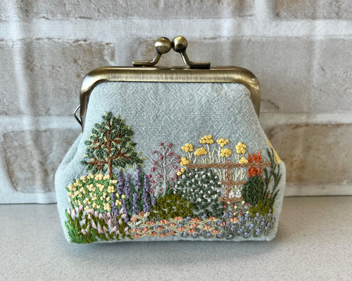 手刺繍 イングリッシュガーデン ガマ口ポーチ ハンドメイド