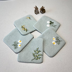 手刺繍入りハンドメイドコースター3枚セット　ハーフリネン 手刺繍入りハンドメイドコースター3枚セット ハーフリネン