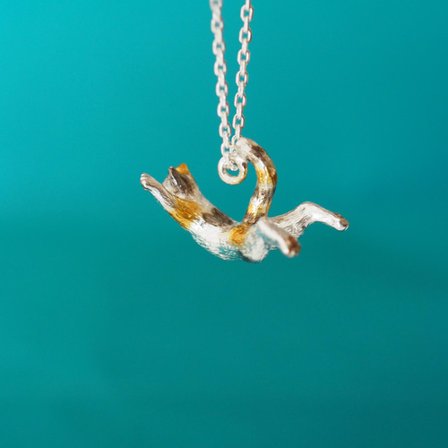 ジャンプ三毛猫ペンダント ネックレス・ペンダント naturama 通販