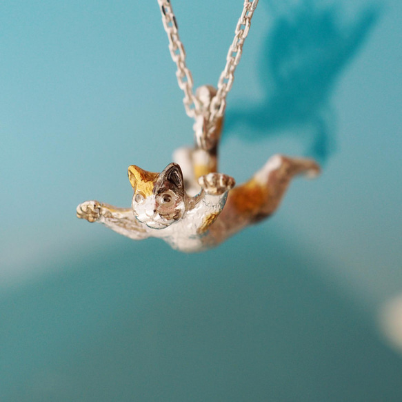 ジャンプ三毛猫ペンダント ネックレス・ペンダント naturama 通販