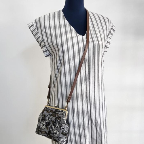 送料無料】ミナペルホネン/rosyロージィーグレー 人気マルチがま口今