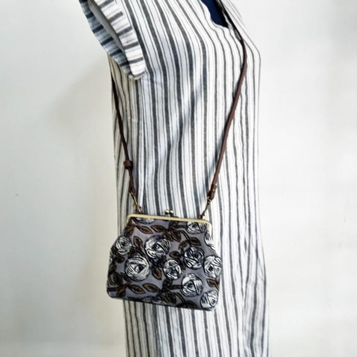 送料無料】ミナペルホネン/rosyロージィーグレー 人気マルチがま口今