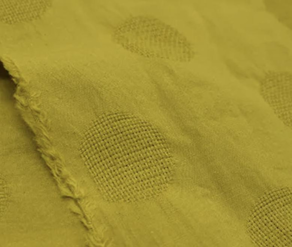 残り１点❗️立体感のあるドット柄が楽しい一枚　リネンコットン・水玉模様のラップエプロン 。カラー：マスタード 17枚目の画像