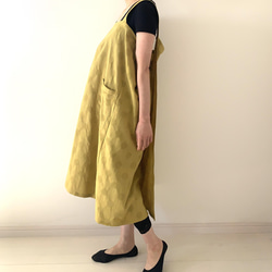 残り１点❗️立体感のあるドット柄が楽しい一枚　リネンコットン・水玉模様のラップエプロン 。カラー：マスタード 8枚目の画像