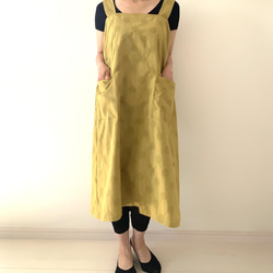 残り１点❗️立体感のあるドット柄が楽しい一枚　リネンコットン・水玉模様のラップエプロン 。カラー：マスタード 13枚目の画像
