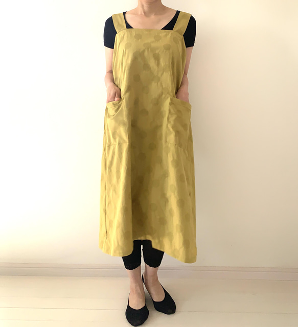 残り１点❗️立体感のあるドット柄が楽しい一枚　リネンコットン・水玉模様のラップエプロン 。カラー：マスタード 13枚目の画像
