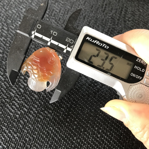 ゴビ石−868 ゴビ瑪瑙 手彫り 魚 天然石 KIKI 通販 13782923