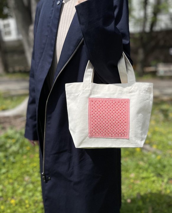 刺し子トートS　米刺し/赤　マチ付き　刺繍　お散歩　お財布バッグ　お弁当　北欧　可愛い　カラフル 4枚目の画像