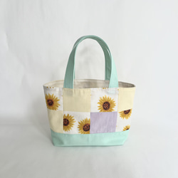 万能バッグはランチバッグ.散歩バッグ.新生活におすすめのミニトートバッグ/ひまわりの花柄のパッチワーク 1枚目の画像
